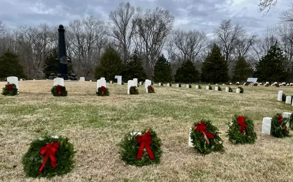 fort-d-wreaths-3