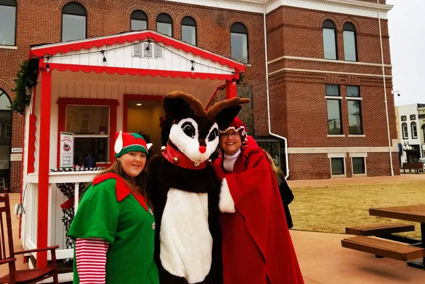 mrs-claus-rudolph-elf-cth