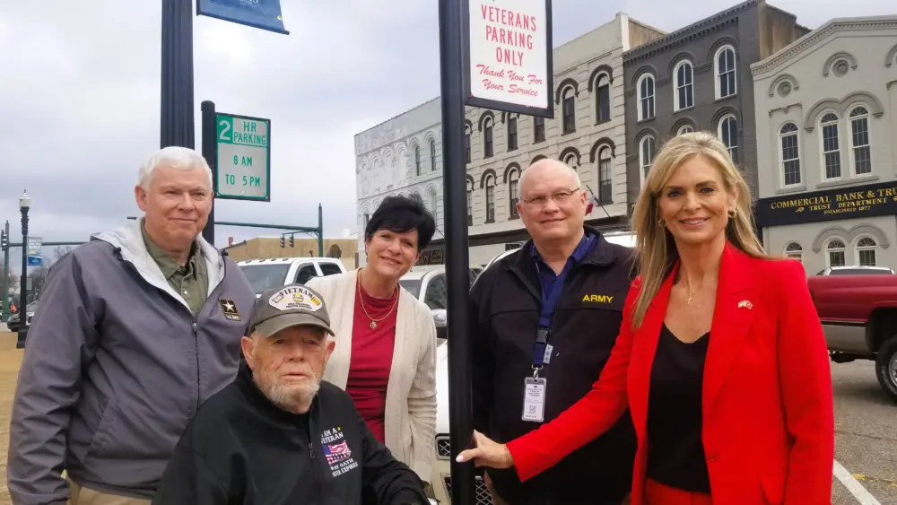 vets-sign-randy-kim-rod-donna-tony