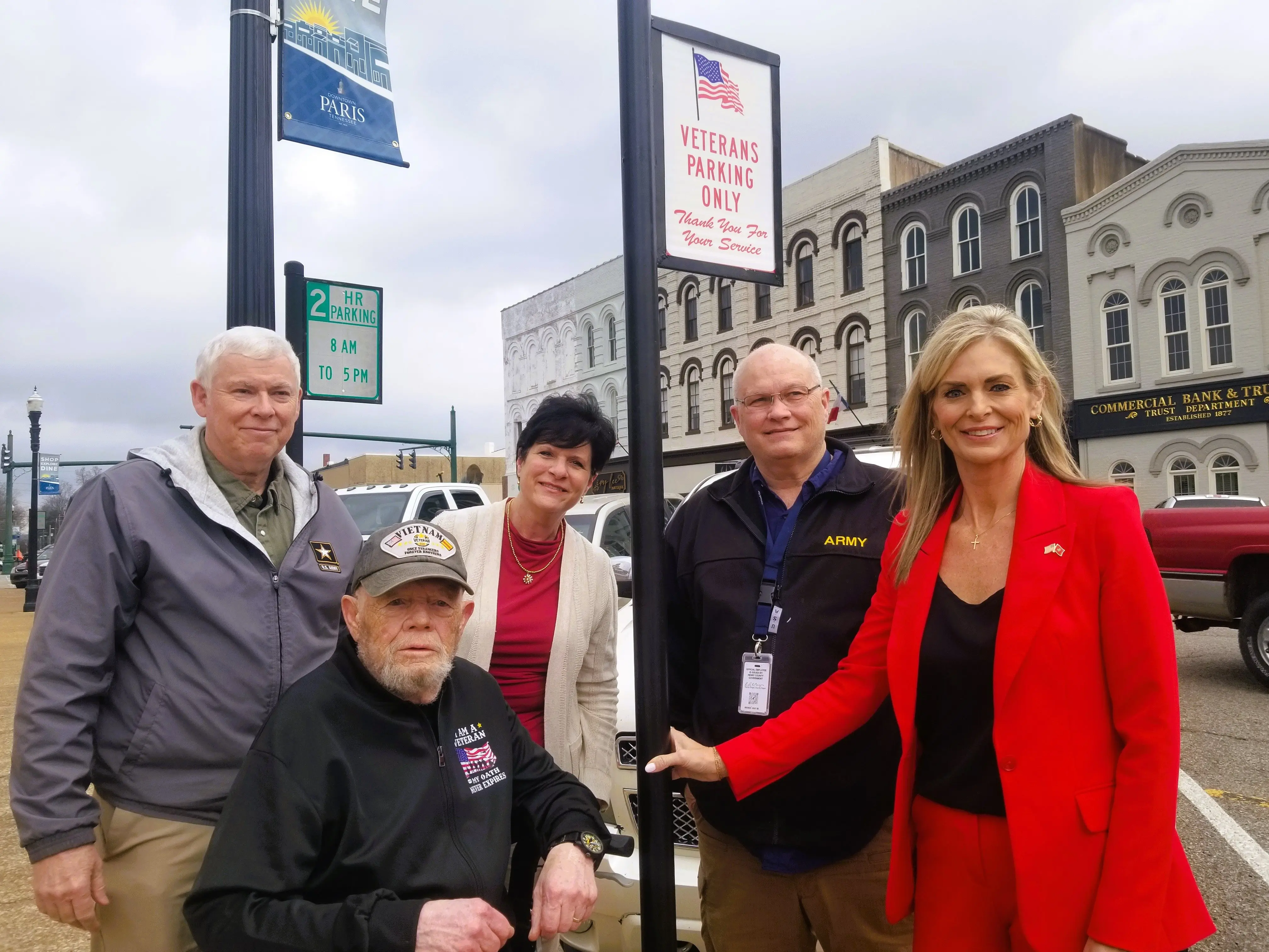 vets-sign-randy-kim-rod-donna-tony