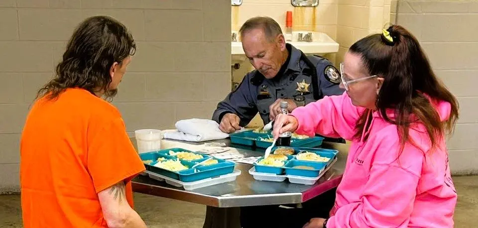 stew-co-sher-eat-lunch