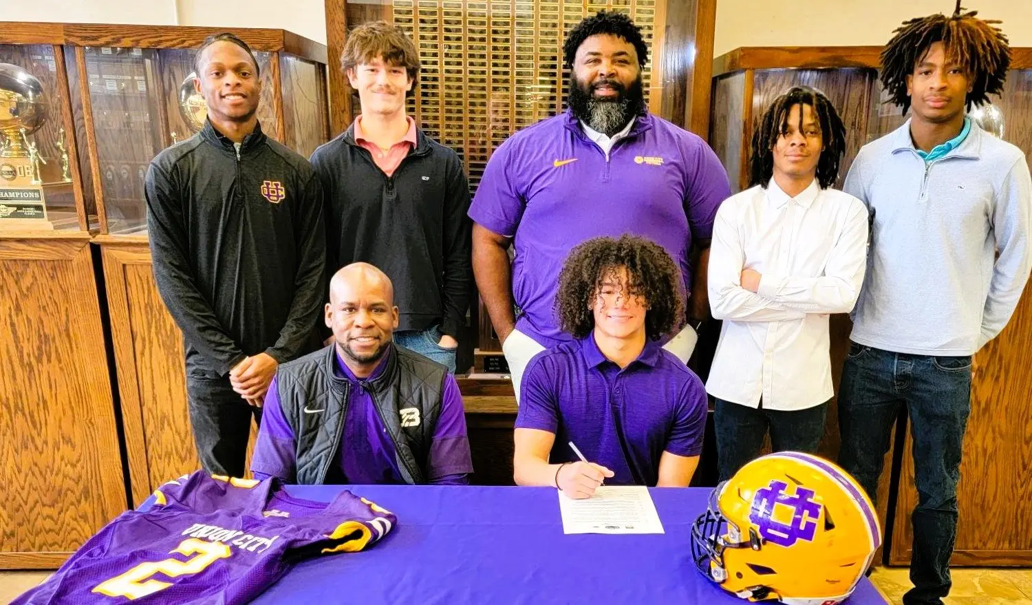 uc-small-signs-with-bethel-2