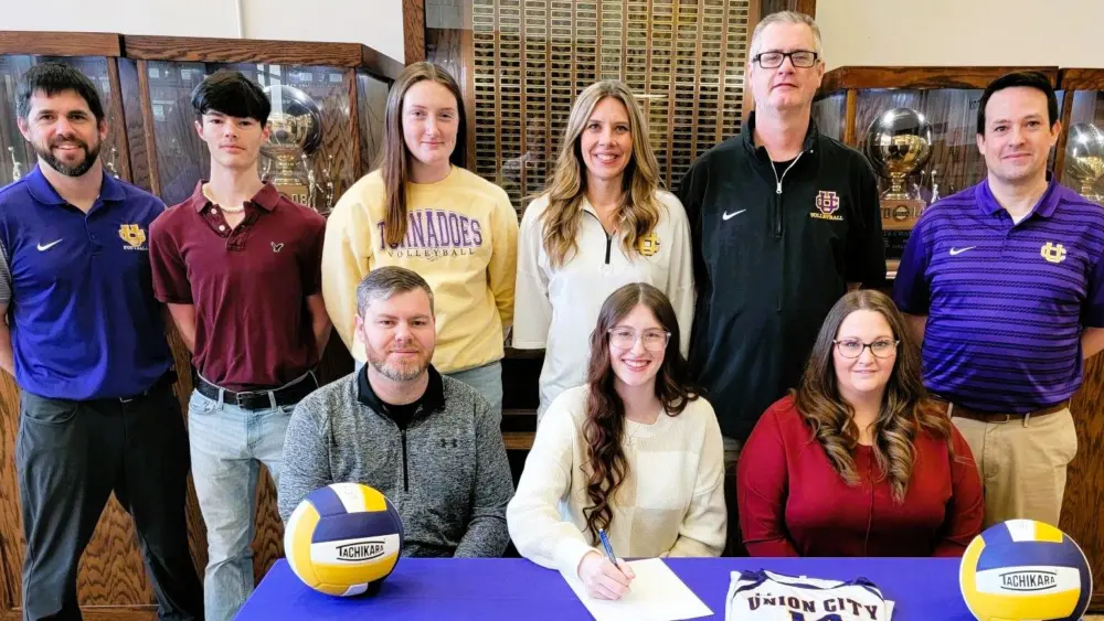 uc-sims-signs-with-fhu-1