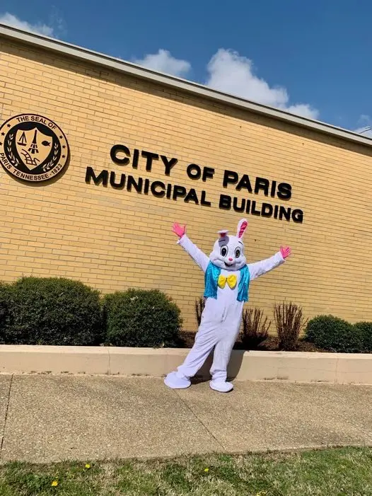easter-bunny-at-city-hall-2