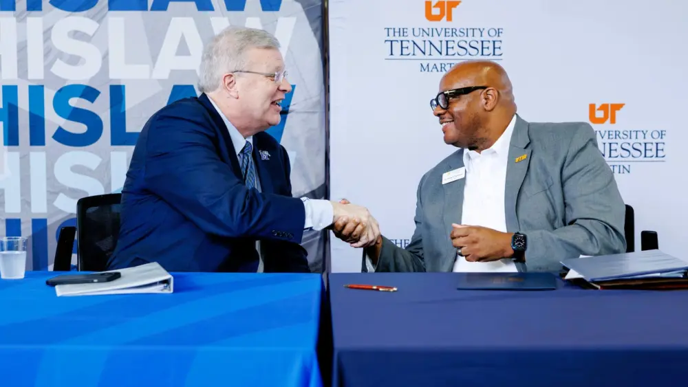 utm-um-signing-2