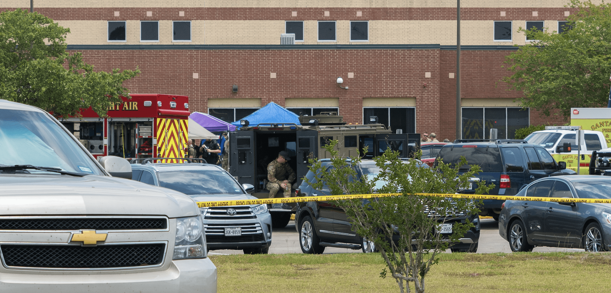 stay-alert-high-school-shooting-in-dallas-2-wounded-shooter-still