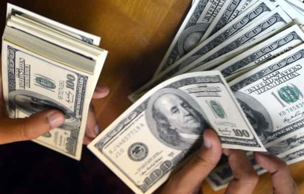 An employee counts USD notes at a money change outlet in Jakarta on June 14, 2013. Indonesia's central bank unexpectedly hiked interest rates for the first time in more than two years as it seeks to boost confidence in the rupiah after the currency fell to a four-year low. AFP PHOTO / Bay ISMOYO