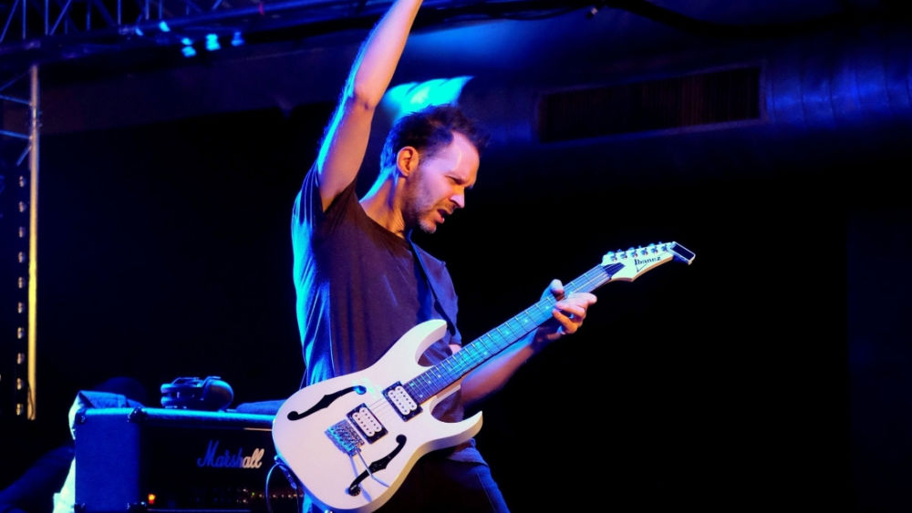 shutterstock_51156043043485