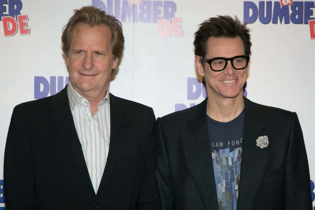 Jeff Daniels and Jim Carrey posing on the red carpet