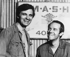 alan-alda-and-mike-farrell-in-mash