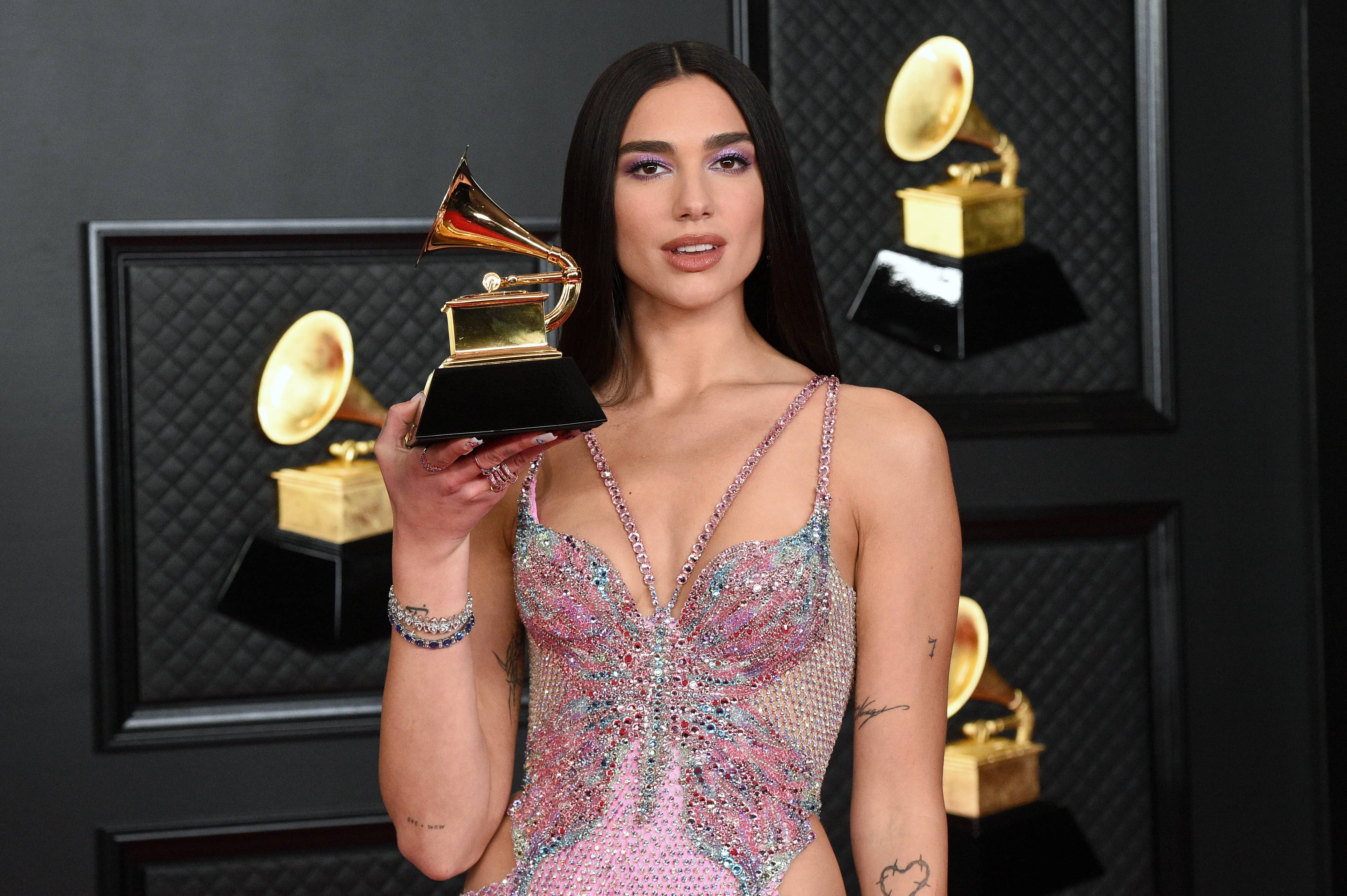Dua Lipa - Levitating ft. DaBaby / Don't Start Now (Live at the GRAMMYs  2021) 