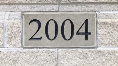 number2004plateongreybrickwall