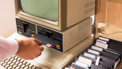 cisterninoitaly-january42016agedapplecomputerand