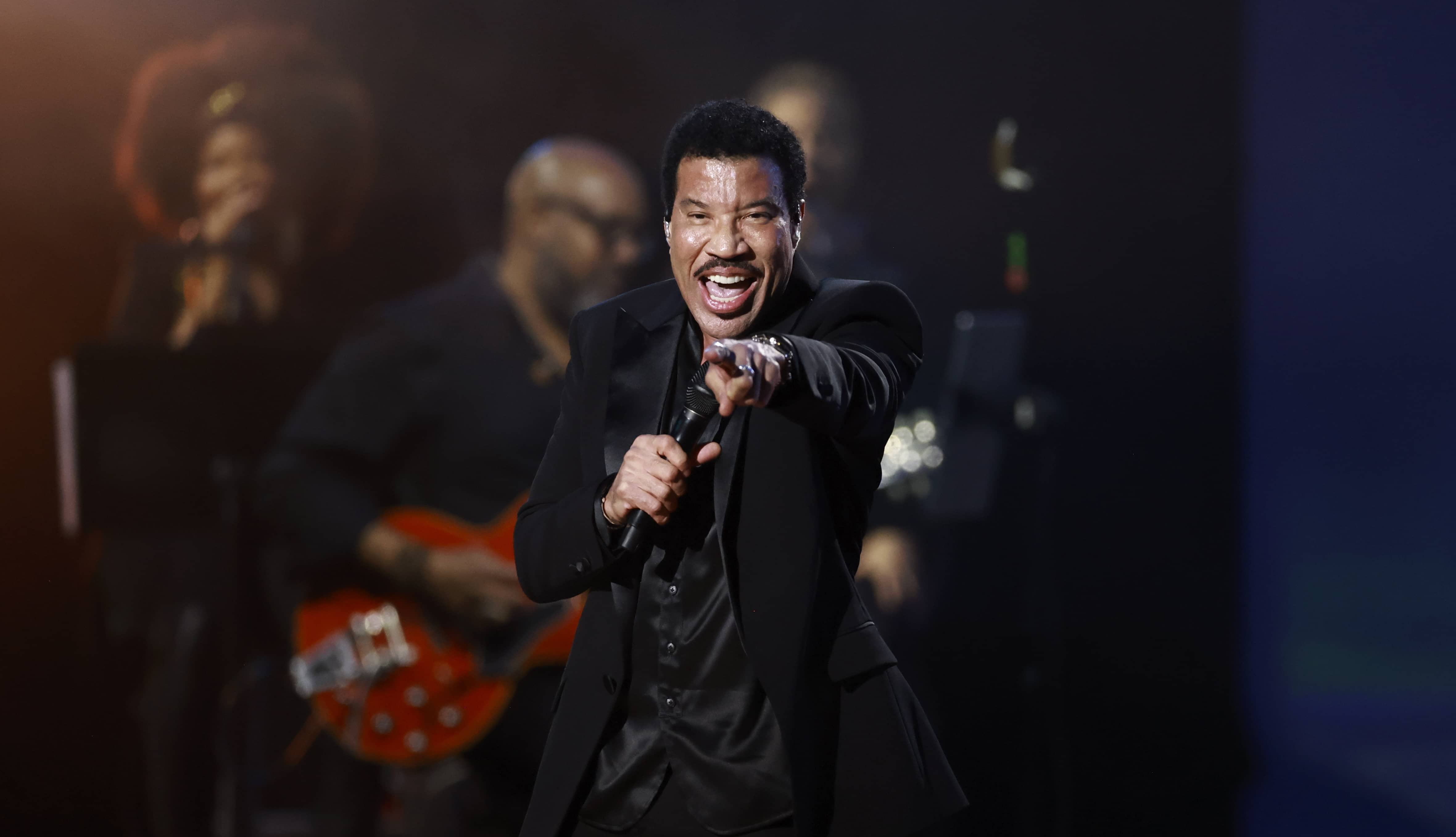 New Earth Wind & Fire + Lionel Richie Tour coming to Texas!