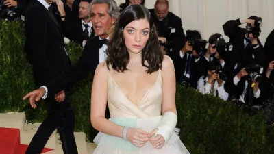 Lorde arrives at the Metropolitan Museum of Art Costume Institute Gala Manus x Machina: Fashion in the Age of Technology May 2^ 2016 - New York^ New York^ USA
