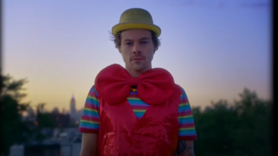 Watch James Corden and Harry Styles make DIY music video for “Daylight”