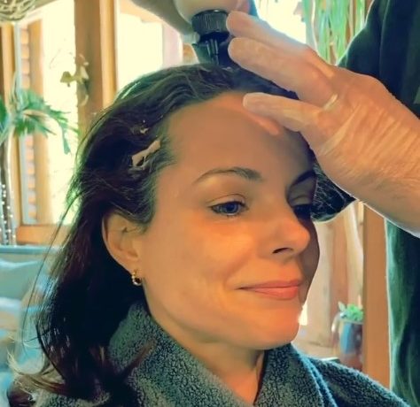 Brad Paisley dyes Kimberly Paisley's hair