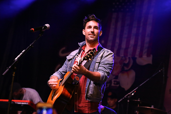 Jake Owen singing