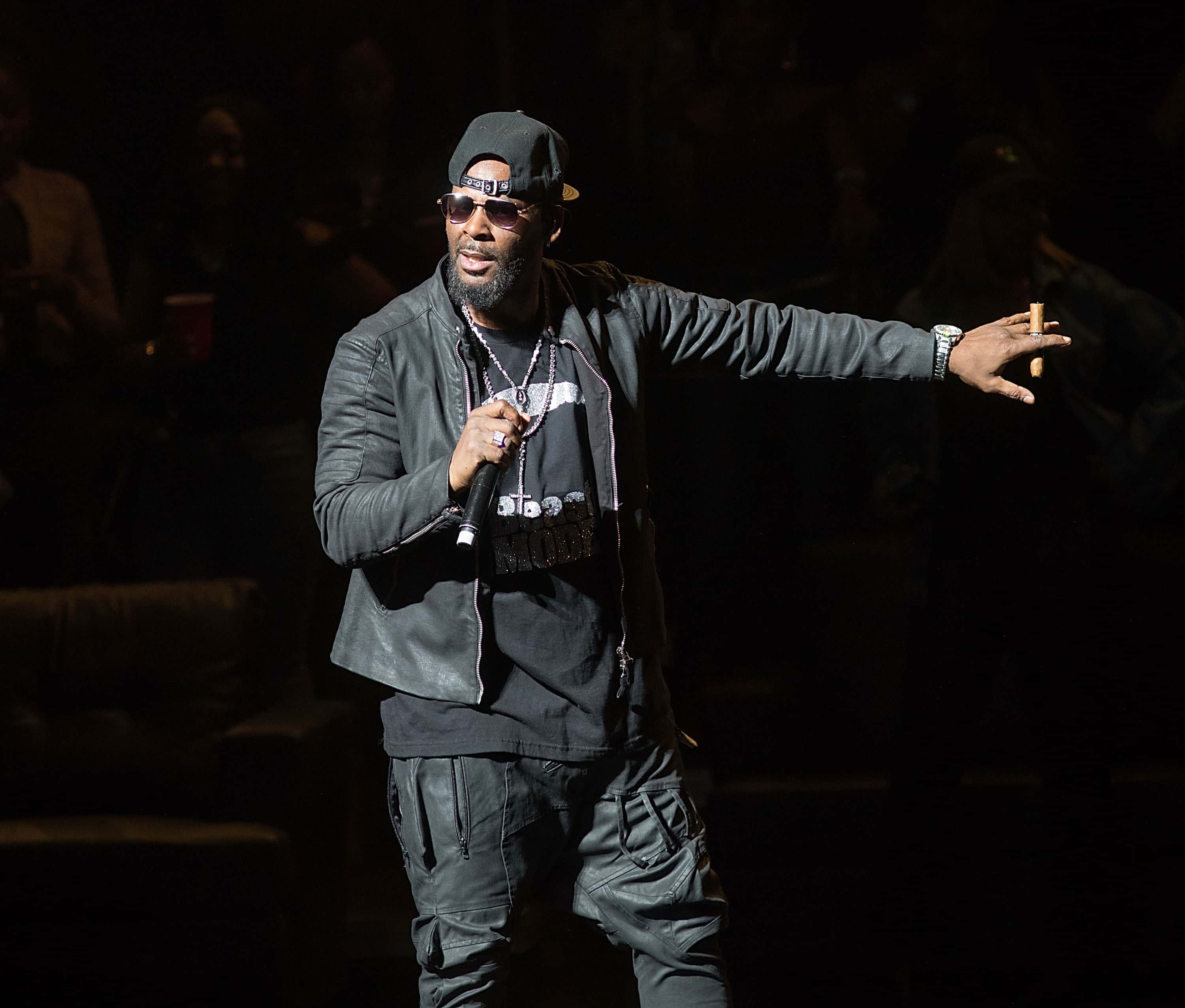 R. Kelly Reportedly Hospitalized for Panic Attacks Following Lifetime ...
