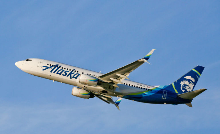 LOS ANGELES, CA - FEBRUARY 06: Alaska Airlines Boeing 737 departing LAX on February 06, 2017 in Los Angeles, California.
