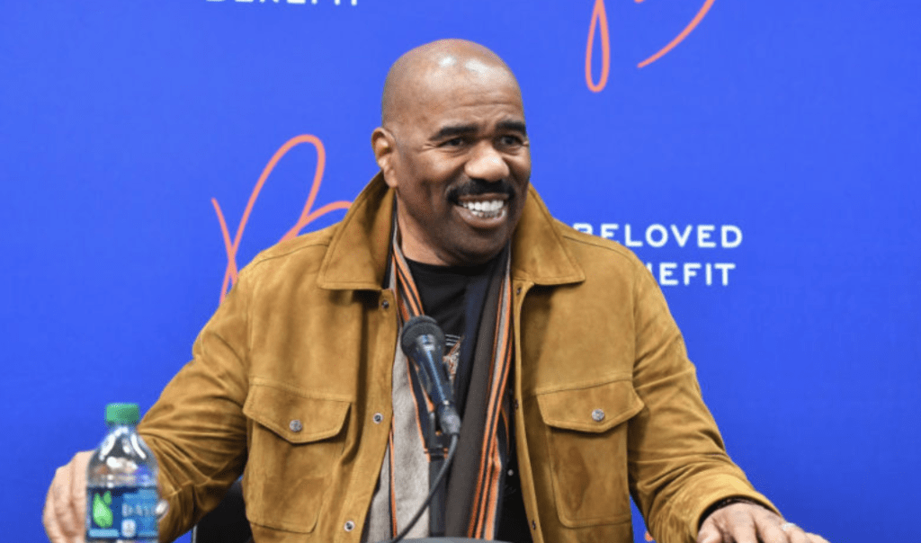 Steve Harvey Chimes In On DL Hughley & Mo'Nique Comedy Drama After Actress Called Him Out - Vimarsana News