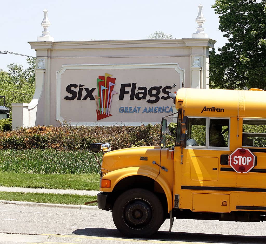 Shooting At Six Flags Great America Leaves Three People Injured - Vimarsana News