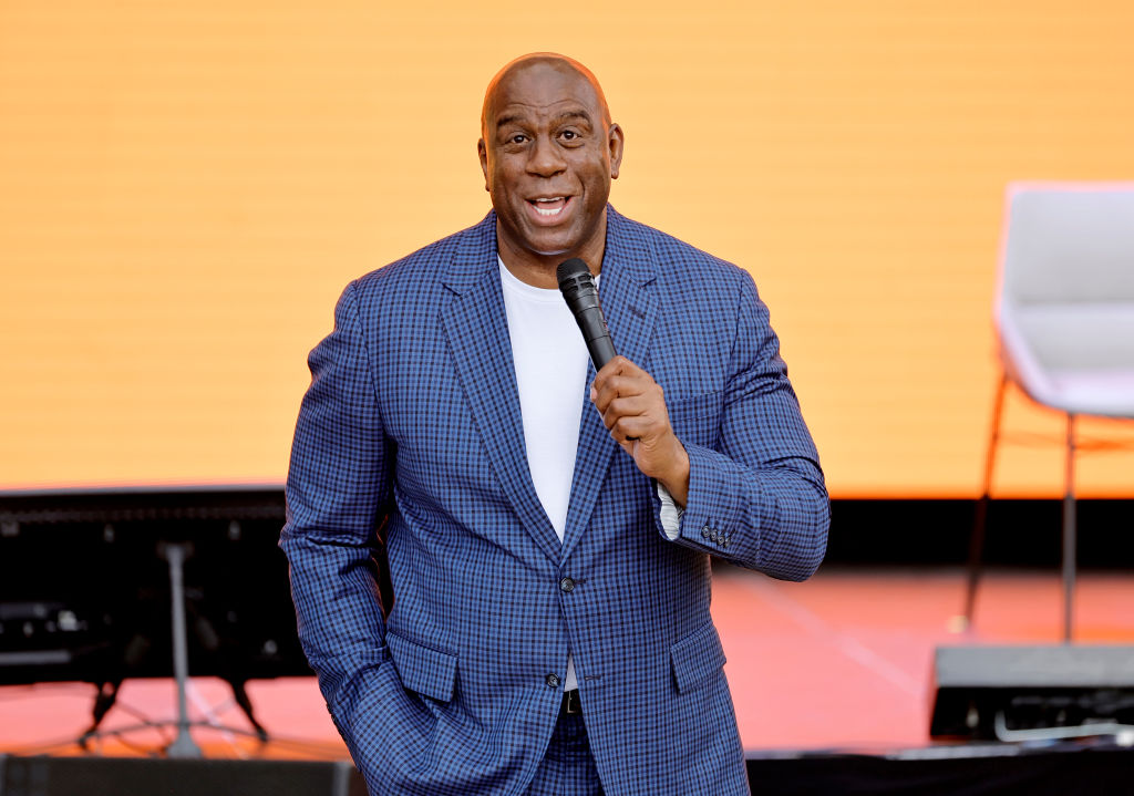 Magic Johnson Shuts Down Rumors About Donating Blood - Vimarsana News