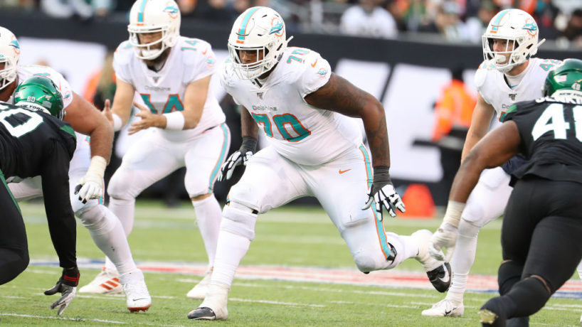 Offensive tackle Julien Davenport tries to block in a game against the Dolphins.