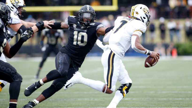 Vandy DL-Dayo Odeyingbo rushes the passer.