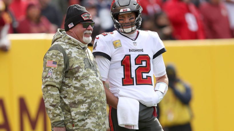 Bucs QB-Tom Brady talks to Bruce Arians before a game.