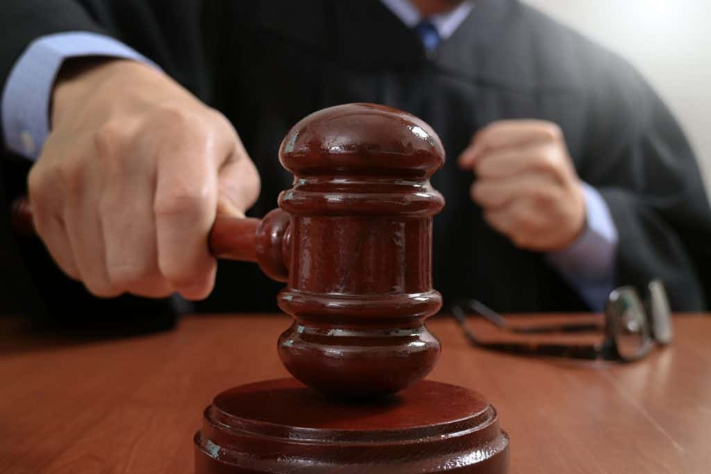 judge hammers gavel