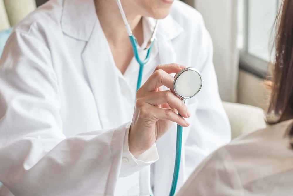 cardiologist treating a woman