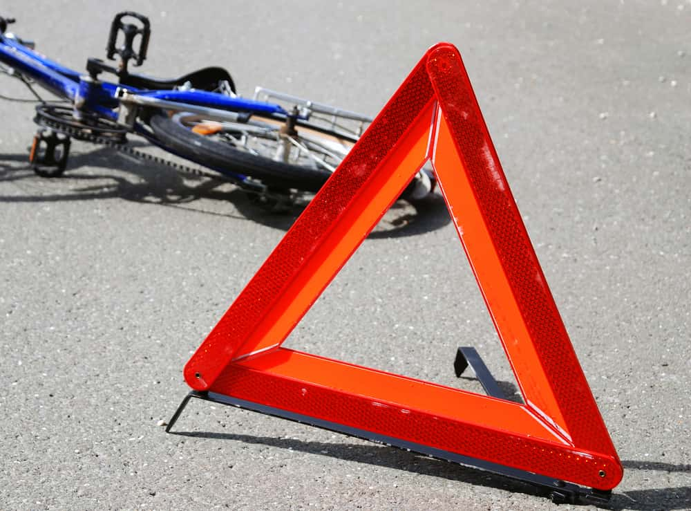 Cyclist caught on video demanding a driver pay over $20 for hitting him with a car