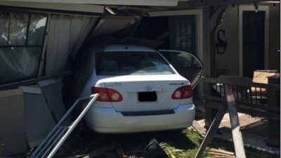 Car crashes into house in Round Rock