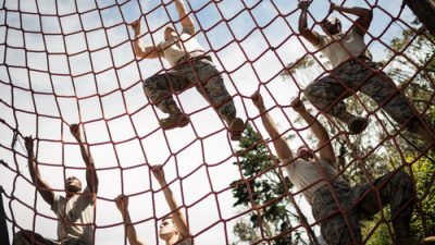 soldiers training on rope course