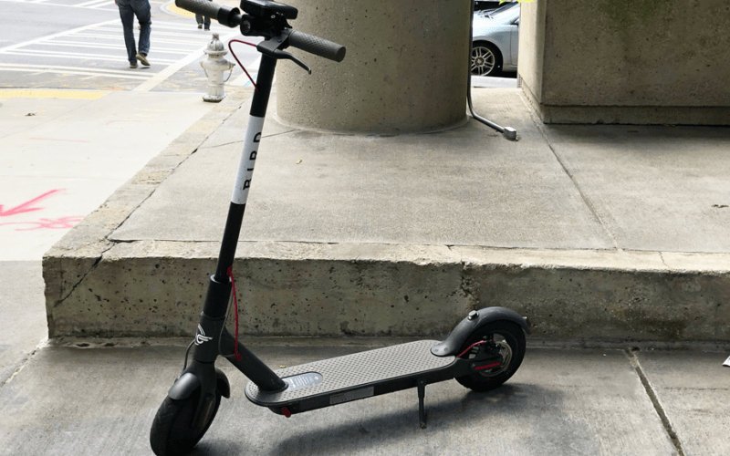 Dockless scooter