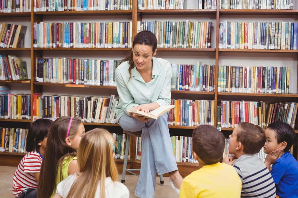 Teacher Reading to her students