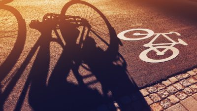 Cyclist and a bikelane