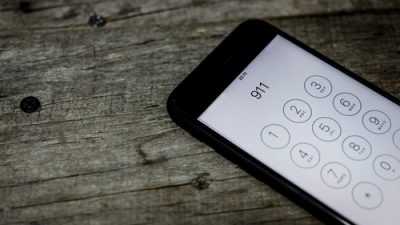 cell phone with 911 dialed