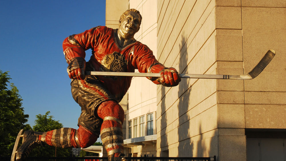 Hockey Hall of Famer and Blackhawks icon Bobby Hull dies at 84
