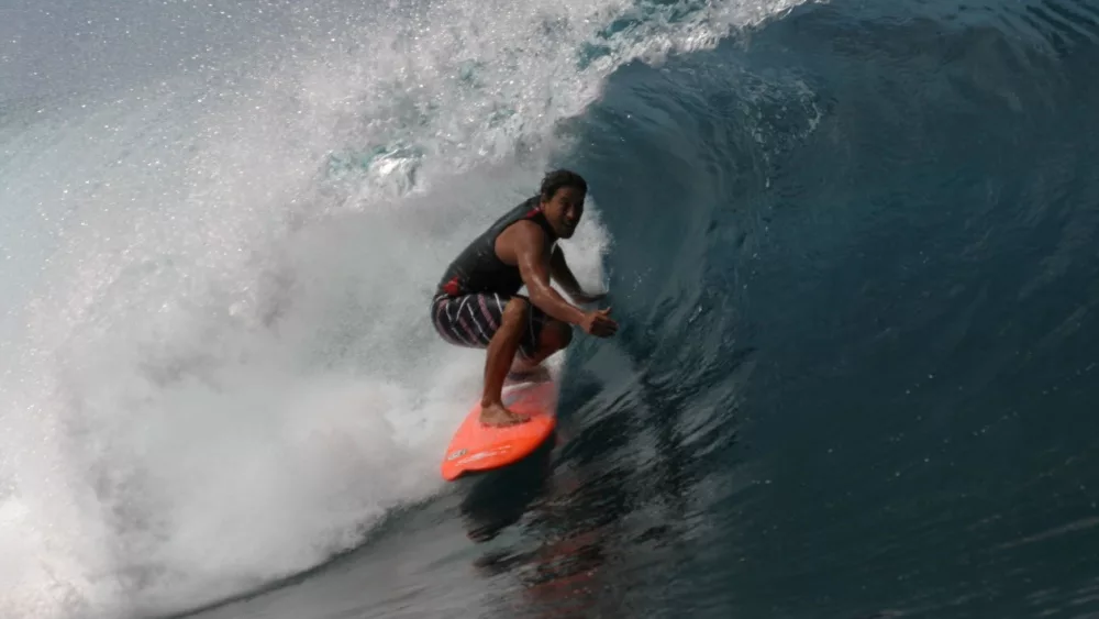 Pipeline surfer Tamayo Perry