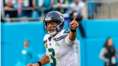 Russell WILSON (3) plays against the Carolina Panthers at Bank Of America Stadium in Charlotte^ NC. November 25^ 2018