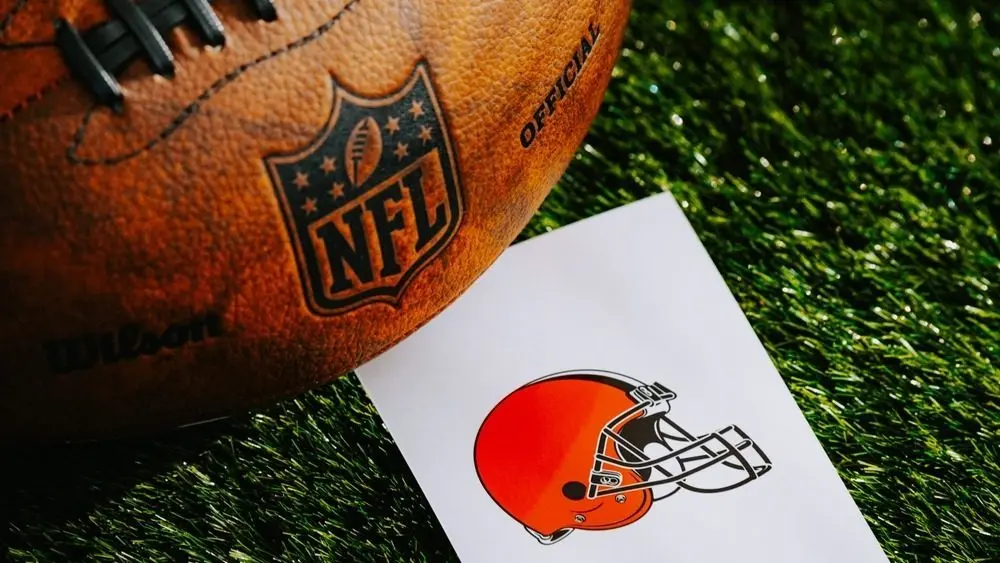 Browns sign veteran edge rusher Derek Barnett after DE Alex Wright suffers season-ending achilles injury