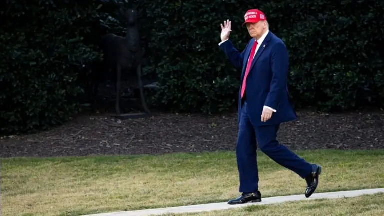 White House financial disclosures show Pres. Trump gave $155K in cash gifts to four aides, including Natalie Harp