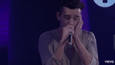 This is Matthew Healy of The 1975 Performing for BBC 1