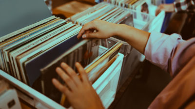 Woman,Is,Choosing,A,Vinyl,Record,In,A,Musical,Store