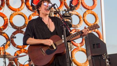 Barns Courtney on stage