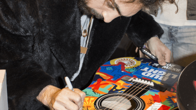 magic20giant20guitar