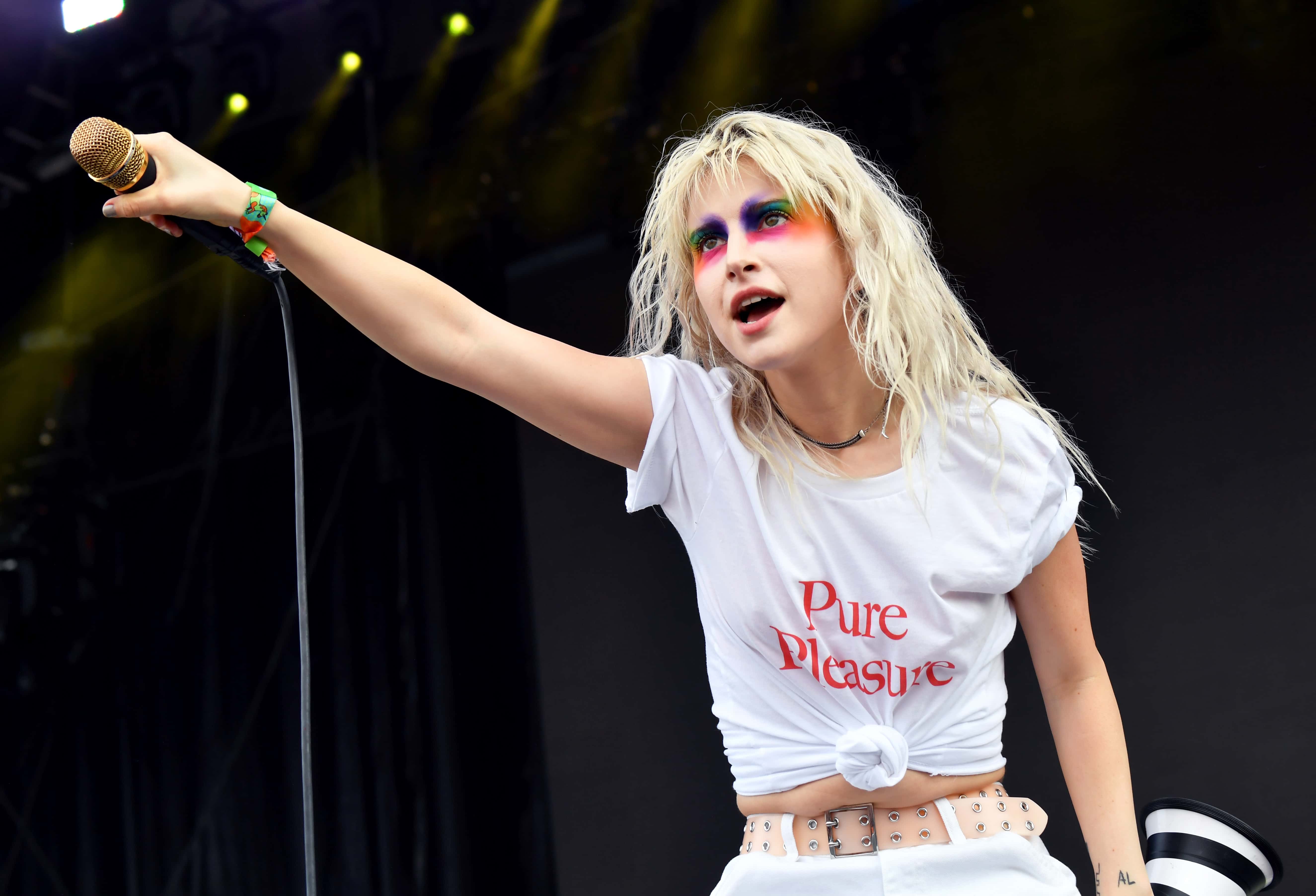 Hayley Williams' Hair: The Ultimate Guide to Her Orange and Blue Tresses - wide 5