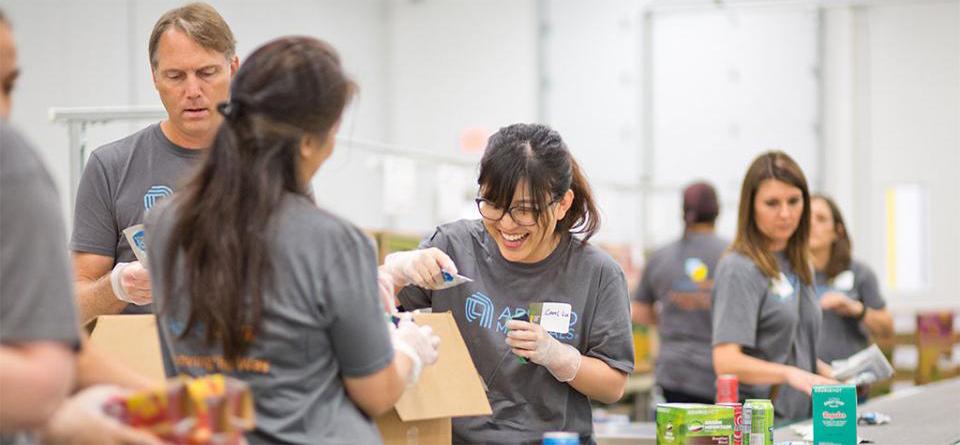 volunteers-in-warehouse